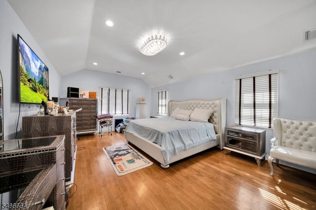 266 Valley Rd, Clifton City, NJ 07013