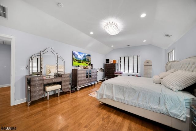 266 Valley Rd, Clifton City, NJ 07013