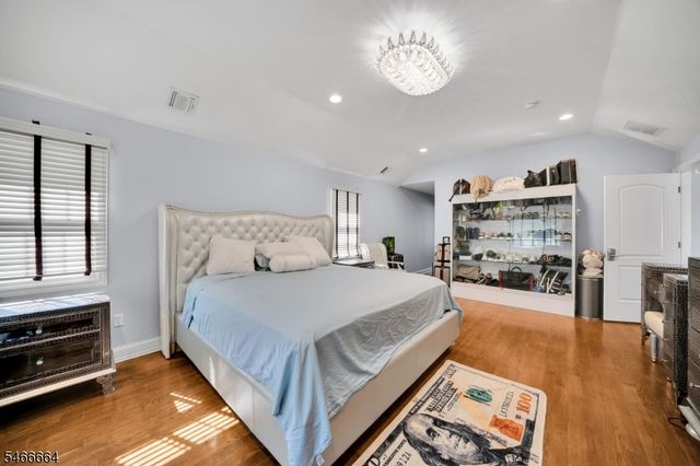 266 Valley Rd, Clifton City, NJ 07013