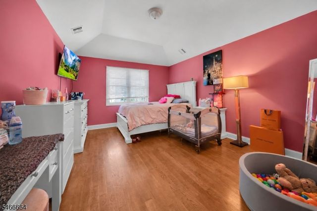 266 Valley Rd, Clifton City, NJ 07013
