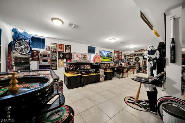 266 Valley Rd, Clifton City, NJ 07013