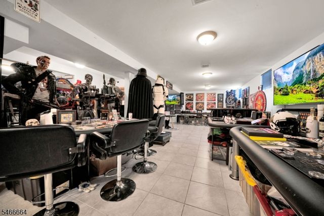 266 Valley Rd, Clifton City, NJ 07013