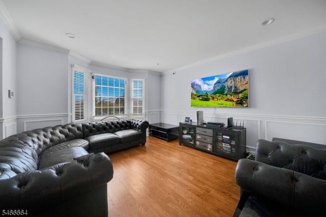 266 Valley Rd, Clifton City, NJ 07013