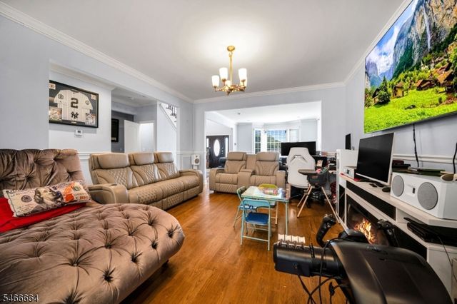 266 Valley Rd, Clifton City, NJ 07013