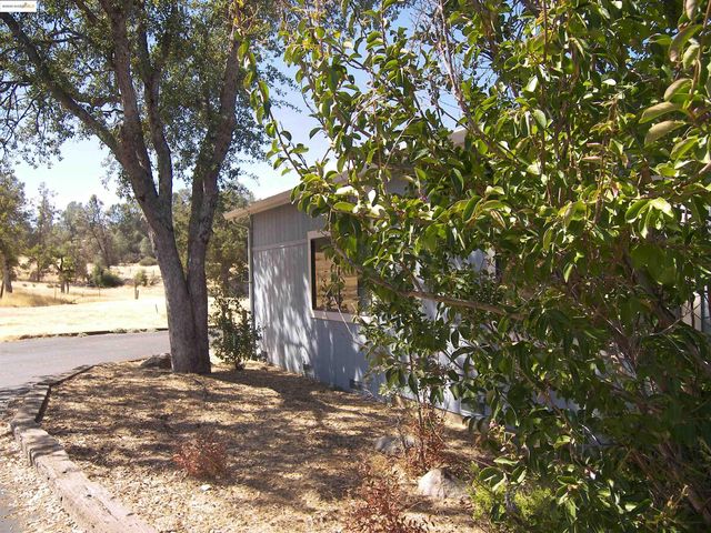 22857 Rolling Woods Dr., Groveland, CA 95321
