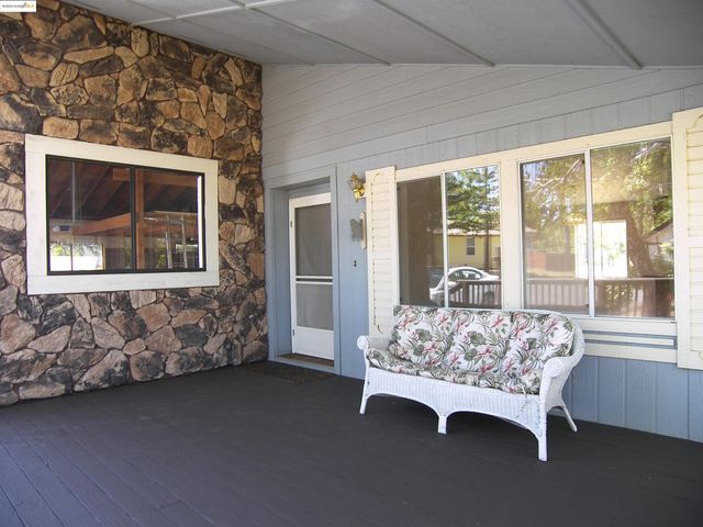 22857 Rolling Woods Dr., Groveland, CA 95321