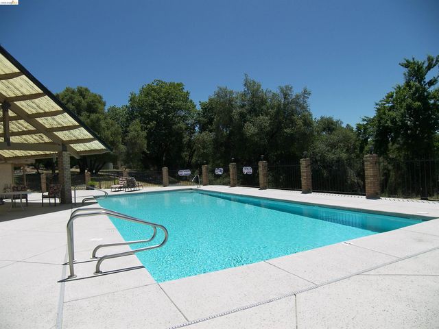 22857 Rolling Woods Dr., Groveland, CA 95321