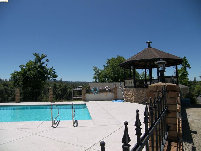 22857 Rolling Woods Dr., Groveland, CA 95321