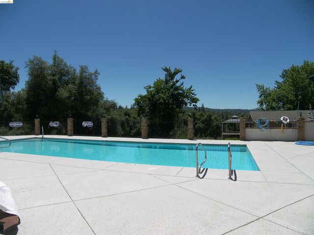 22857 Rolling Woods Dr., Groveland, CA 95321
