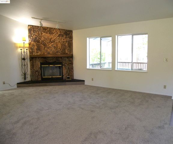 22857 Rolling Woods Dr., Groveland, CA 95321