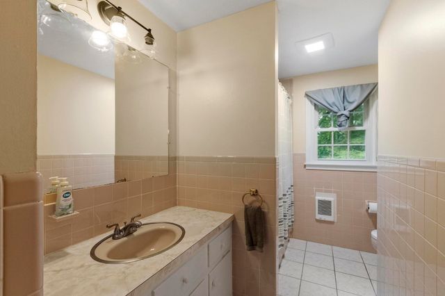 3816 Chestnut Hill Ave, Athol, MA 01331