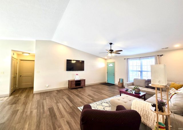 110 E Oxford Street, Otterbein, IN 47970