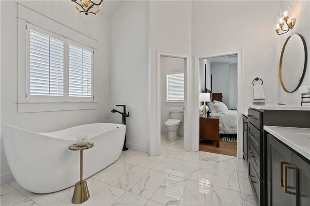 2428 W 177th Street, Overland Park, KS 66085