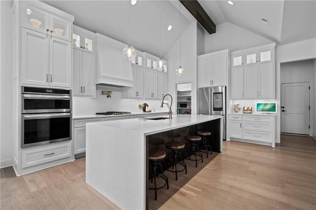 2428 W 177th Street, Overland Park, KS 66085