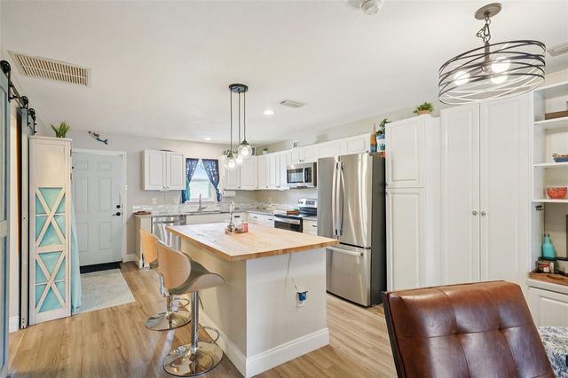 10800 US HIGHWAY 19 N 206, Pinellas Park, FL 33782