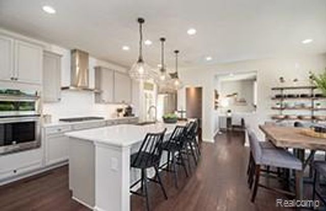 22270 Hilda Lane, South Lyon, MI 48178