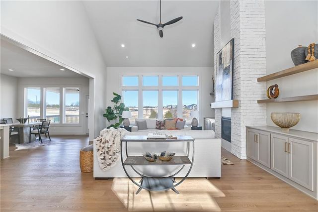 6039 Apache Drive, Shawnee, KS 66226