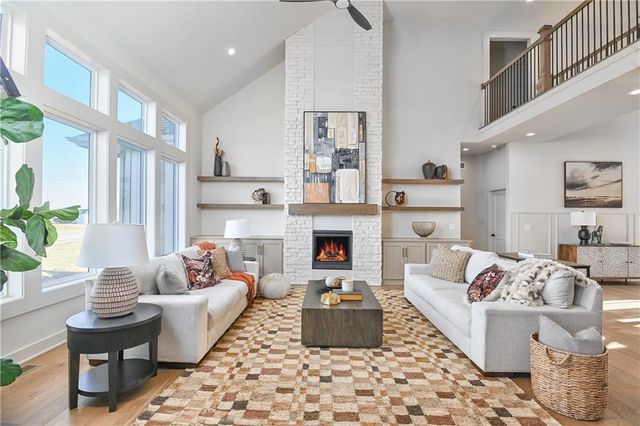 6039 Apache Drive, Shawnee, KS 66226