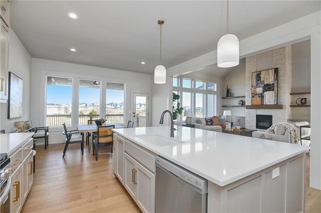 6039 Apache Drive, Shawnee, KS 66226