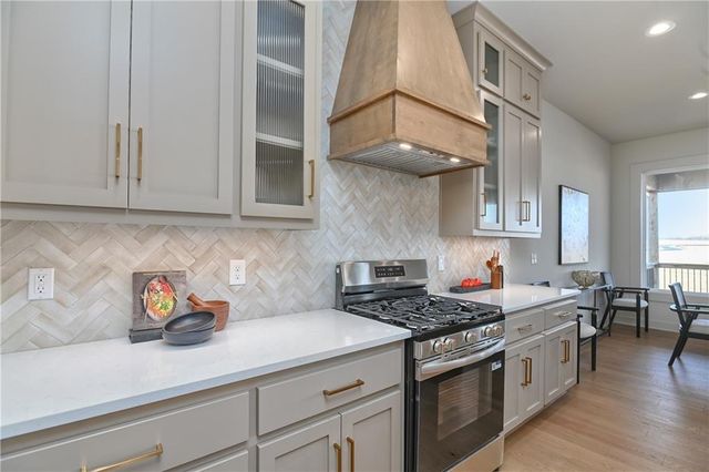 6039 Apache Drive, Shawnee, KS 66226