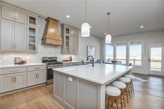 6039 Apache Drive, Shawnee, KS 66226