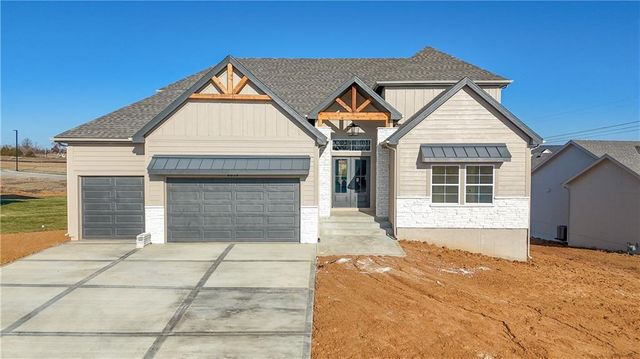 6039 Apache Drive, Shawnee, KS 66226