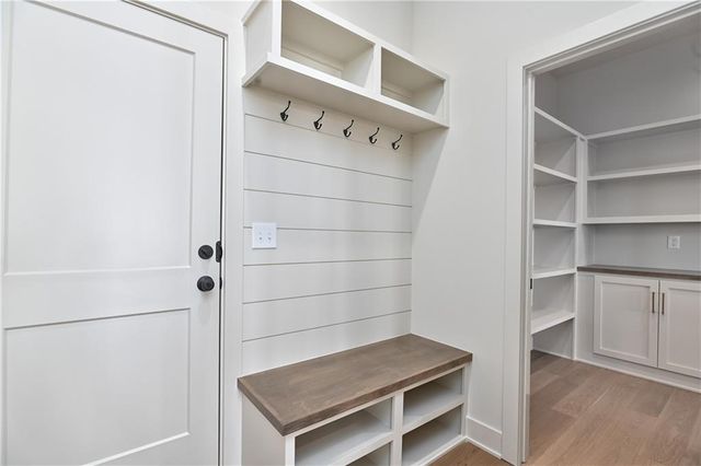 6039 Apache Drive, Shawnee, KS 66226