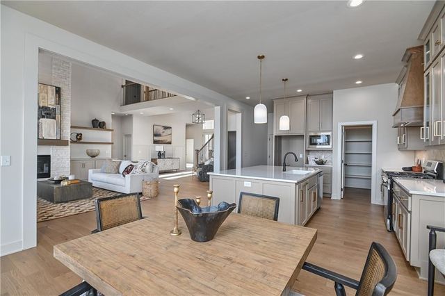 6039 Apache Drive, Shawnee, KS 66226