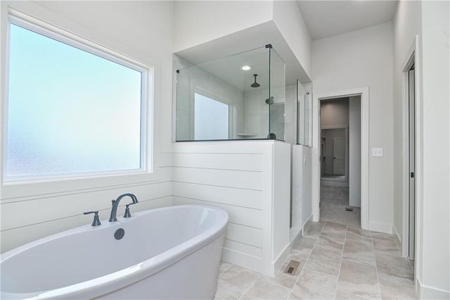 6039 Apache Drive, Shawnee, KS 66226