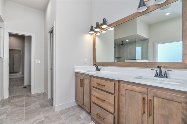 6039 Apache Drive, Shawnee, KS 66226