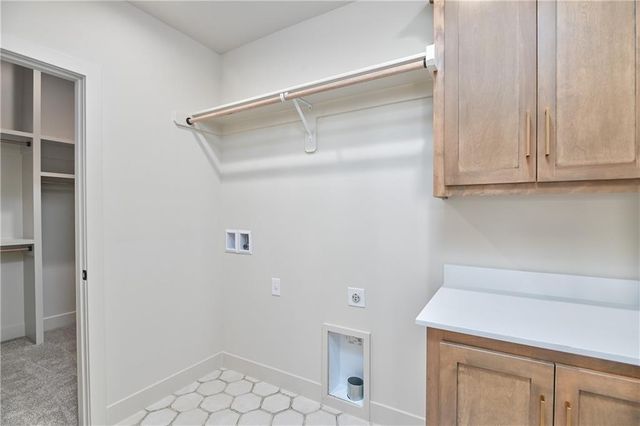 6039 Apache Drive, Shawnee, KS 66226