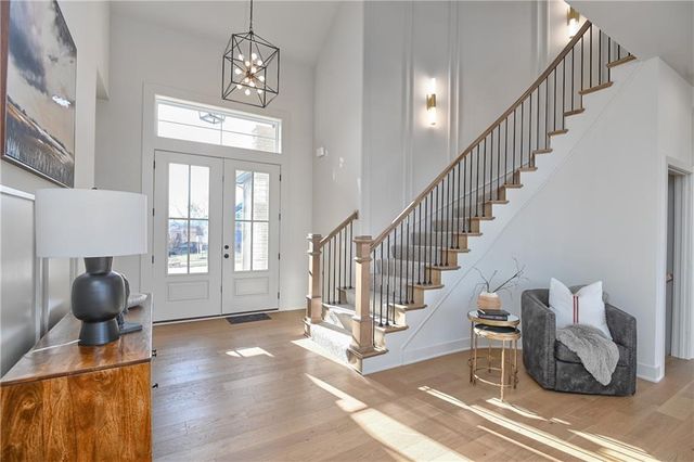 6039 Apache Drive, Shawnee, KS 66226