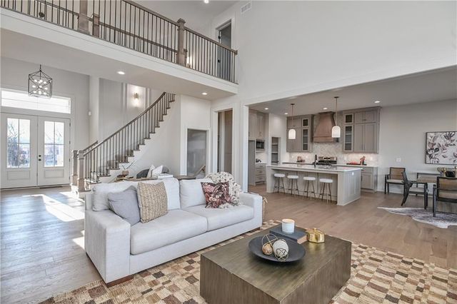 6039 Apache Drive, Shawnee, KS 66226