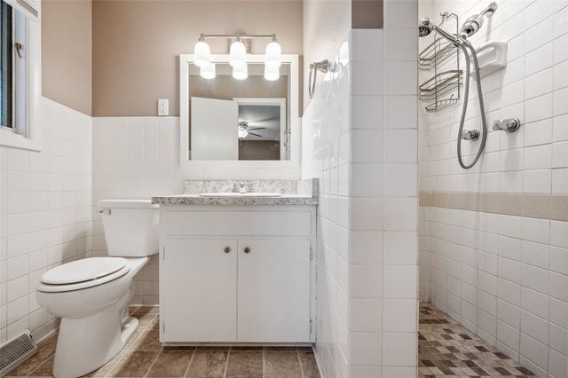 2956 Hubbell Avenue, Des Moines, IA 50317