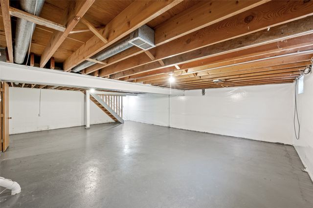 2956 Hubbell Avenue, Des Moines, IA 50317