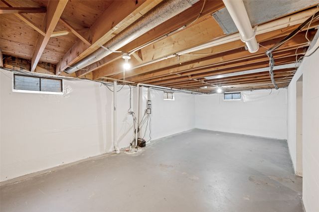 2956 Hubbell Avenue, Des Moines, IA 50317