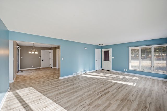 2956 Hubbell Avenue, Des Moines, IA 50317