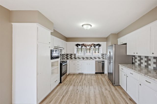 2956 Hubbell Avenue, Des Moines, IA 50317