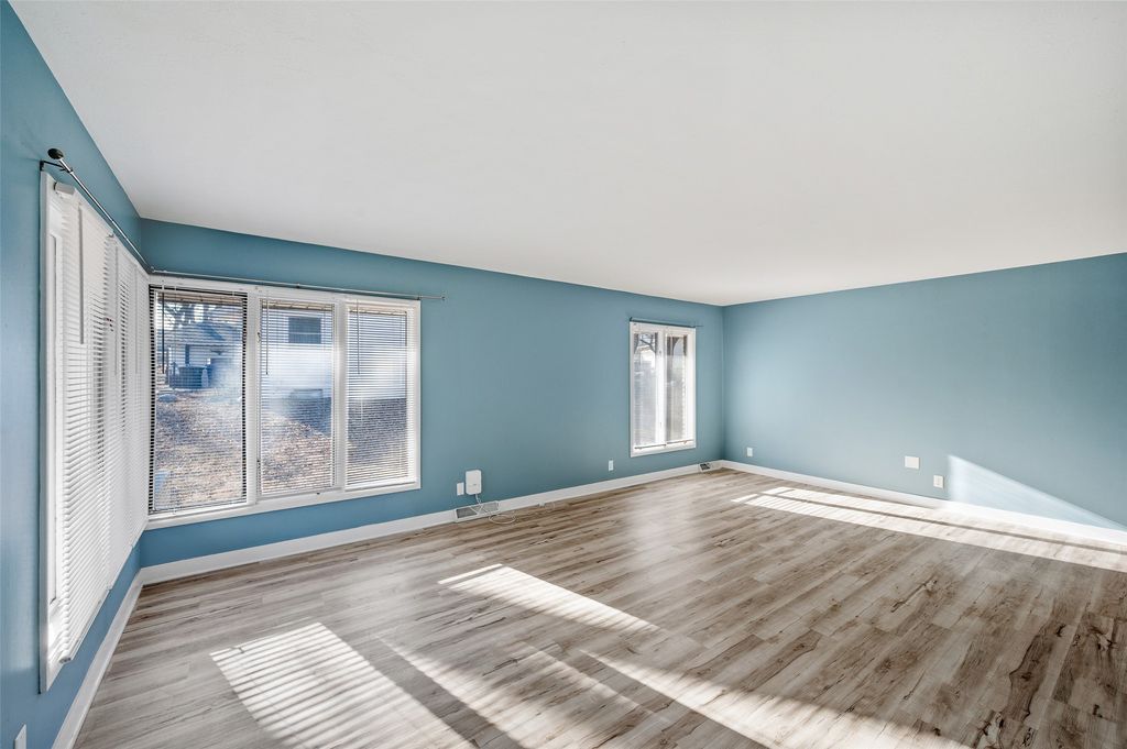 2956 Hubbell Avenue, Des Moines, IA 50317