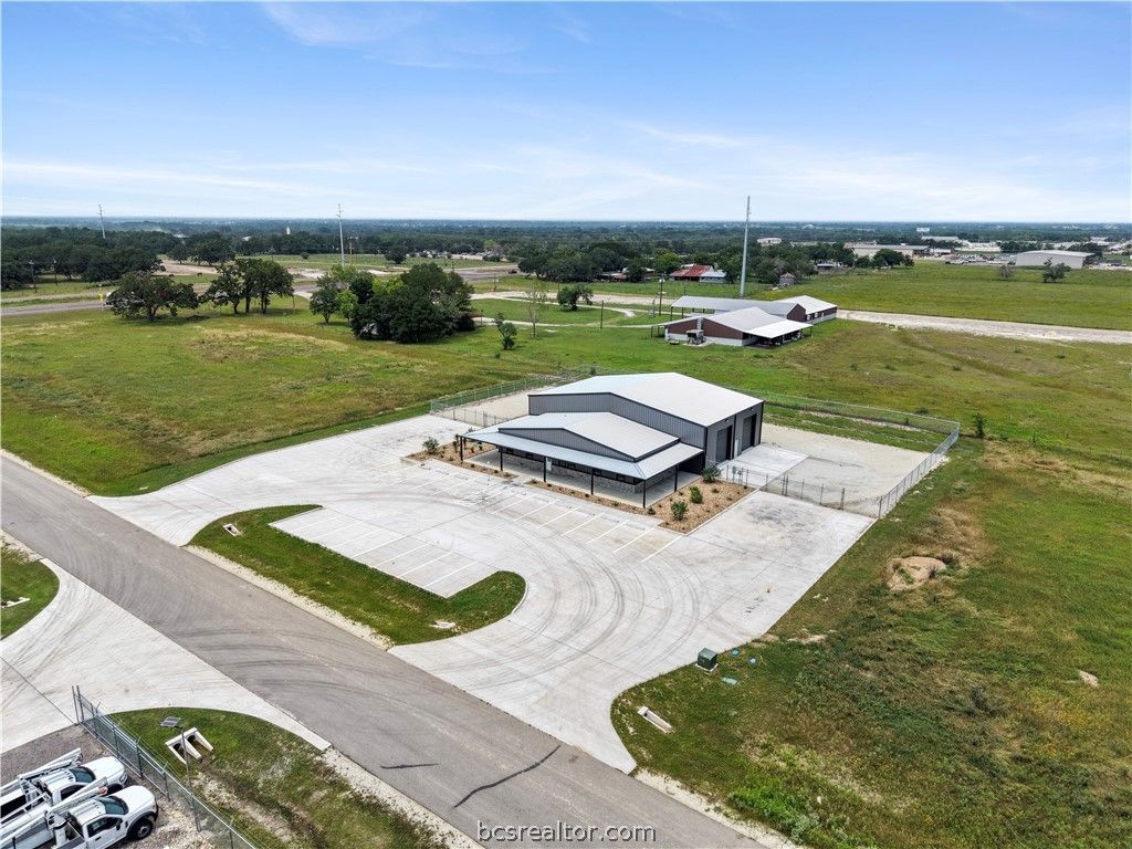 4049 King Air Dr, Bryan, TX 77808 — exterior