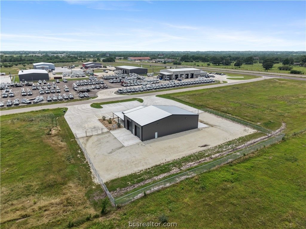 4049 King Air Dr, Bryan, TX 77808 — photo 2