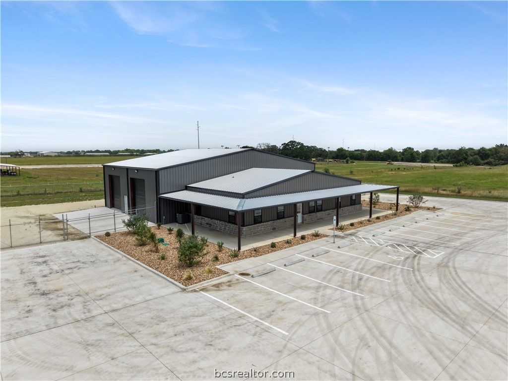 4049 King Air Dr, Bryan, TX 77808 — photo 4