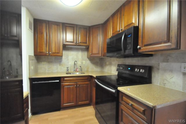 5854 Main Street 306, Amherst, NY 14221