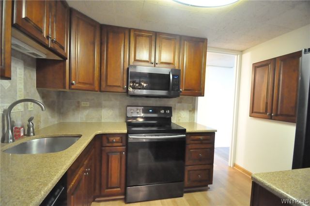 5854 Main Street 306, Amherst, NY 14221