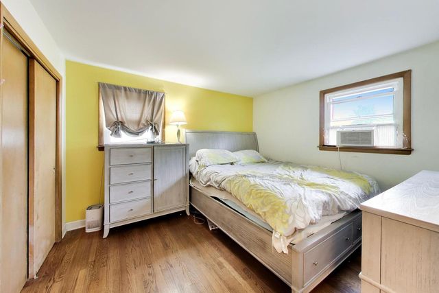 9007 W 92nd Street, Hickory Hills, IL 60457
