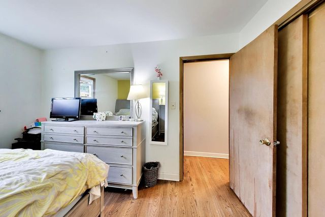 9007 W 92nd Street, Hickory Hills, IL 60457