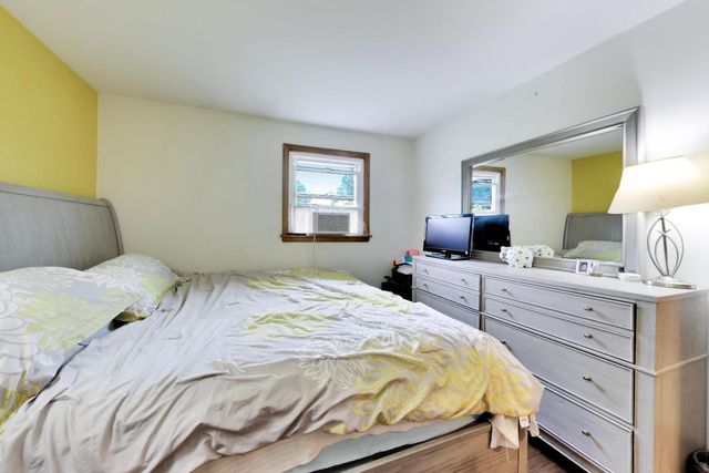 9007 W 92nd Street, Hickory Hills, IL 60457