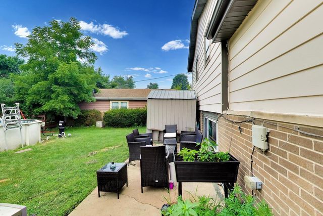9007 W 92nd Street, Hickory Hills, IL 60457