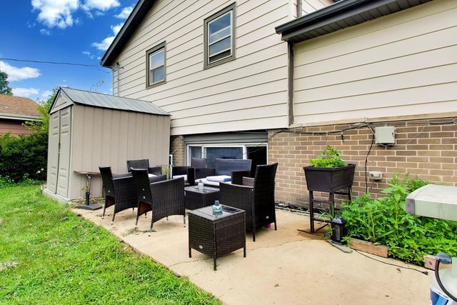 9007 W 92nd Street, Hickory Hills, IL 60457