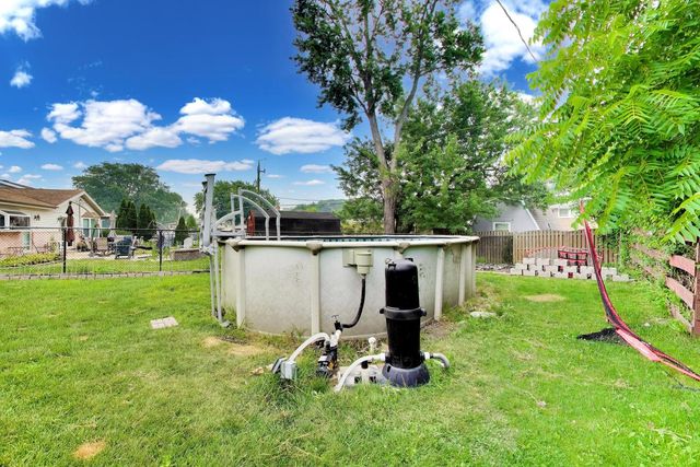 9007 W 92nd Street, Hickory Hills, IL 60457